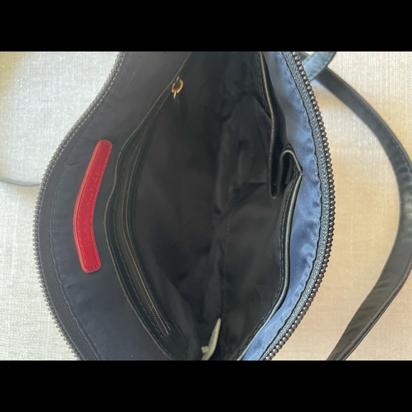 Tommy Hilfiger Black and Brown Crossbody Purse with zipper - Picture 5 of 8